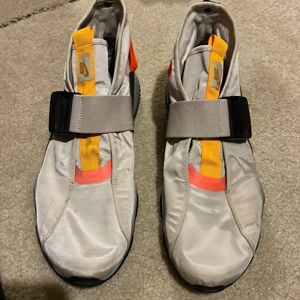 Nike- worn once tennis shoes
